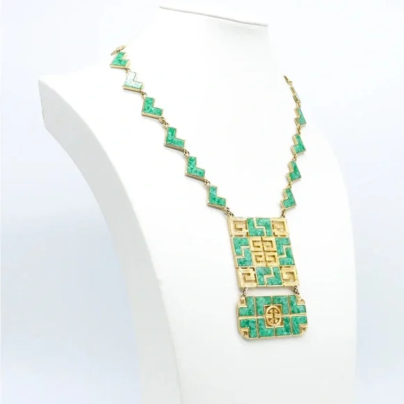 PAULINE RADER JADE INSPIRED PENDANT NECKLACE